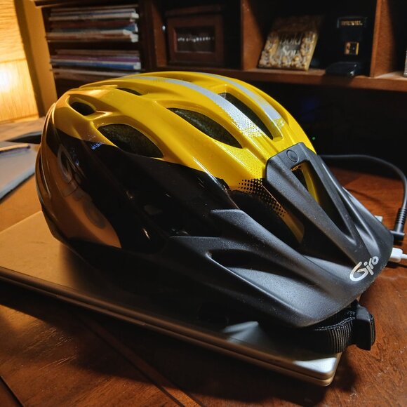 GIRO Mojave Sport Road Bike Cycling Helmet EUC - Picture 2 of 6